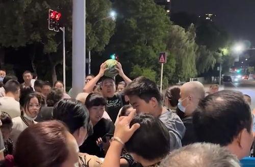 吃瓜的群众热心市民,共同见证城市变迁