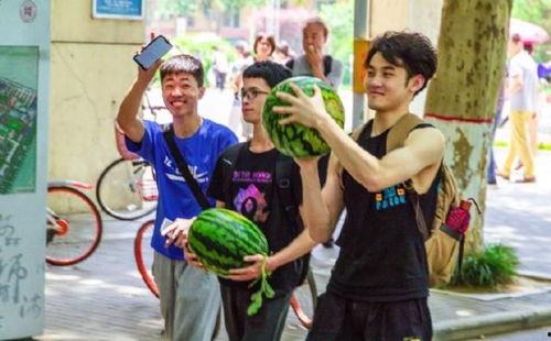 烟台学院吃瓜,吃瓜群众的味蕾盛宴